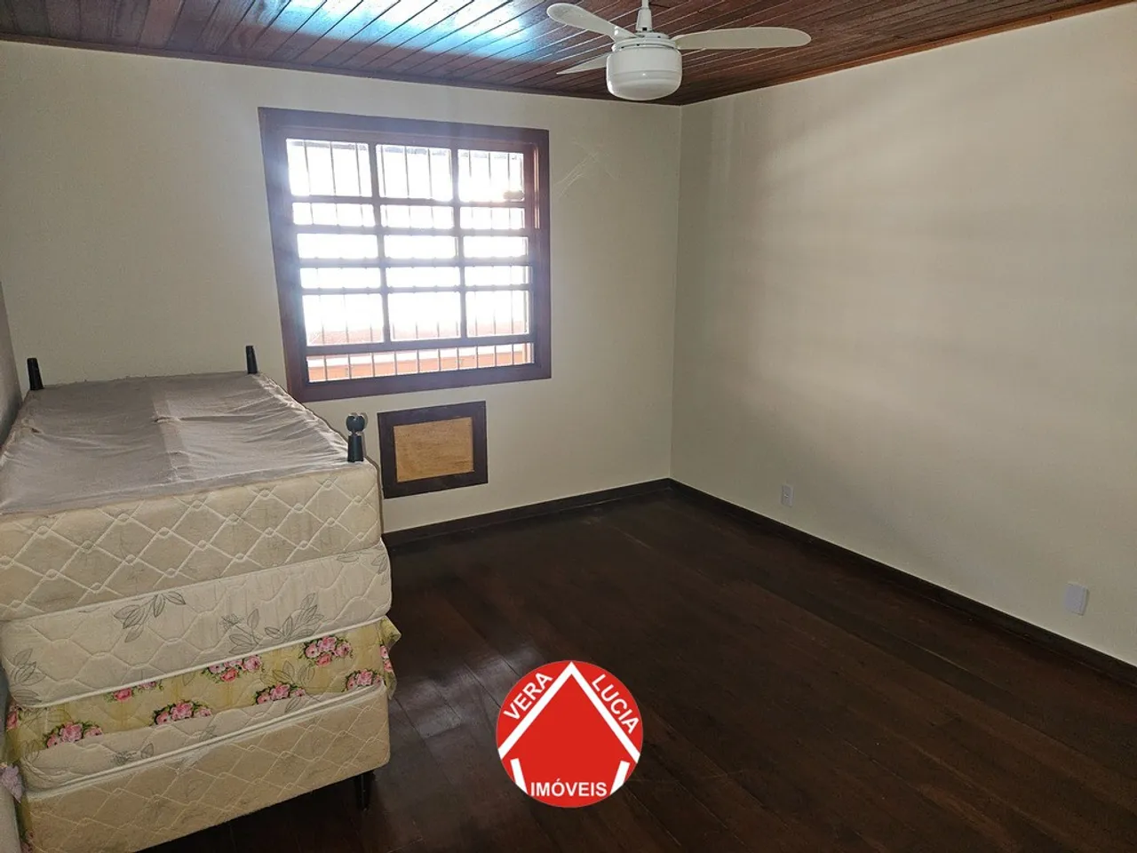 House with 4 bedrooms and 4 bathrooms plus 3 parking spots — photo 14