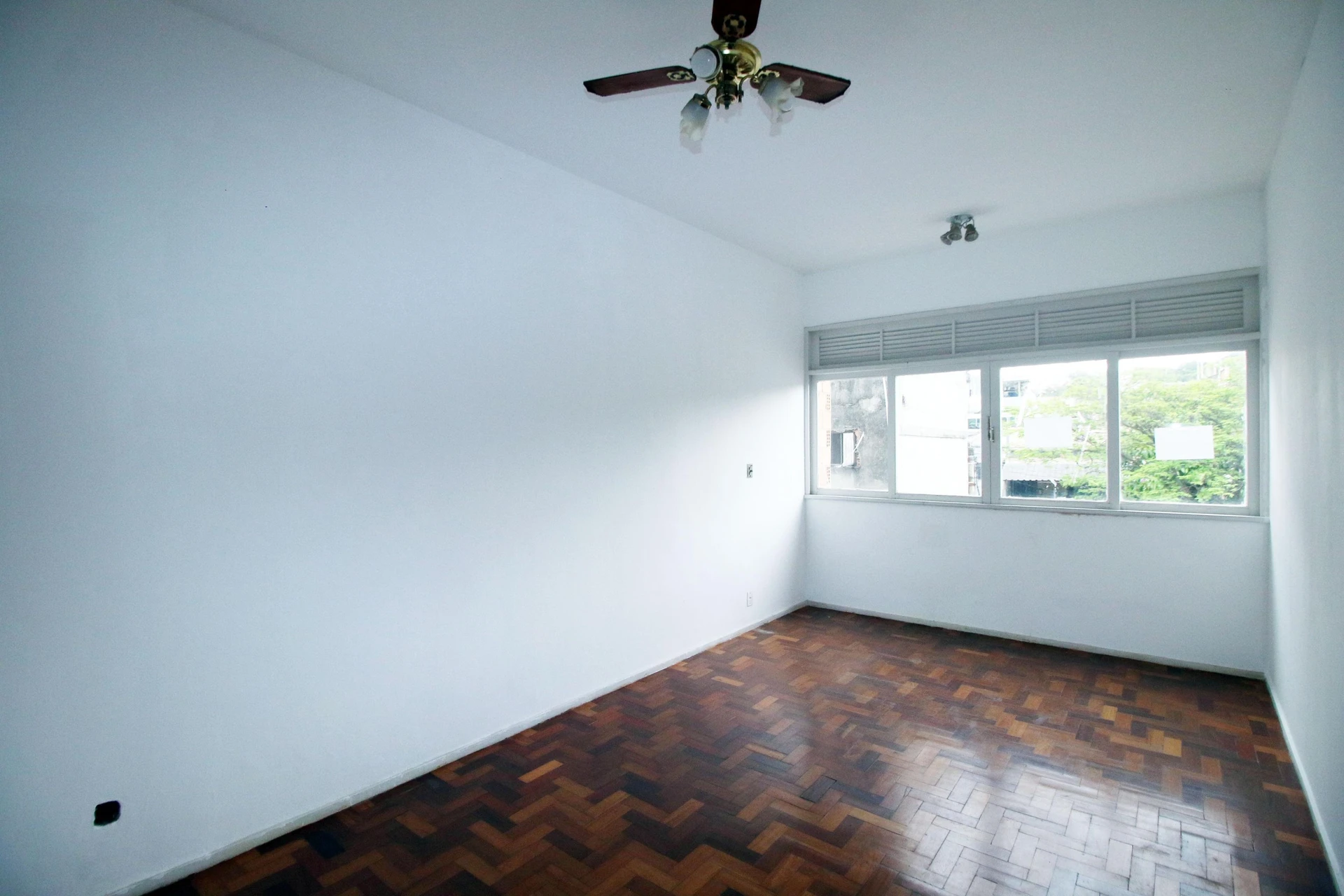 Wood or laminate floors in a 2-bedroom apartment, 63 m² — photo 8