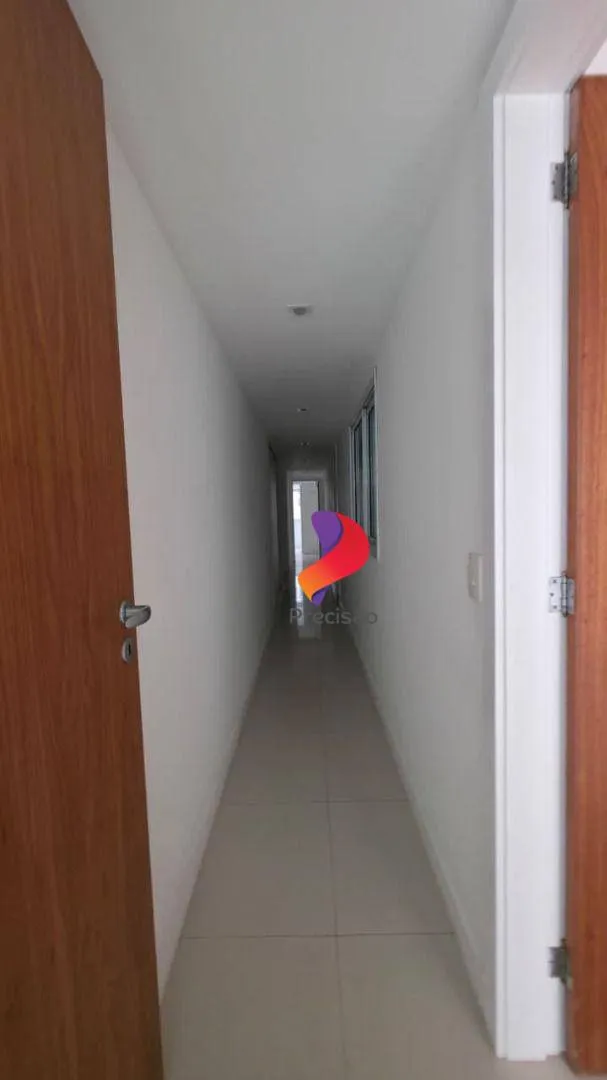 Apartment with enclosed balcony and 4 bedrooms — photo 17