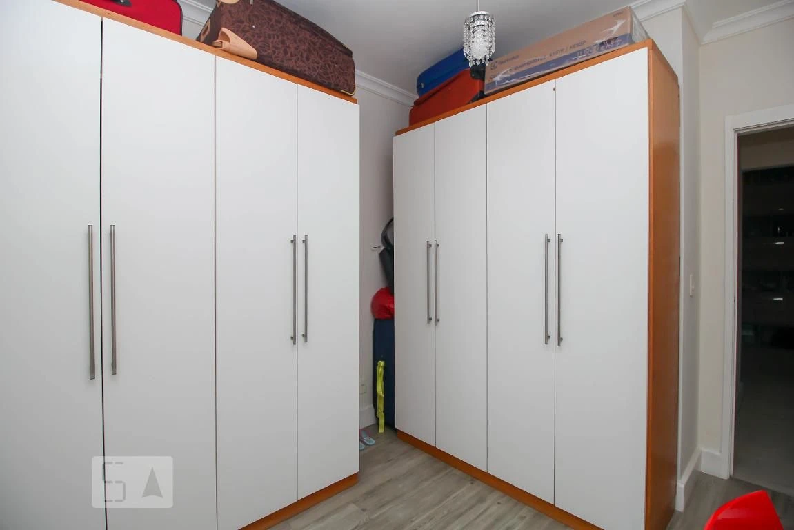3-bedroom apartment with a glass-enclosed balcony — photo 79