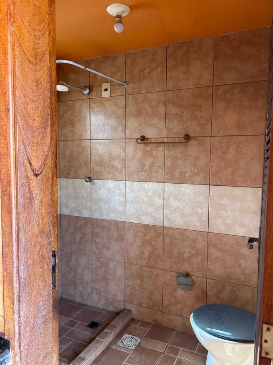Casa sem mobília com cozinha fechada e terraço — photo 20