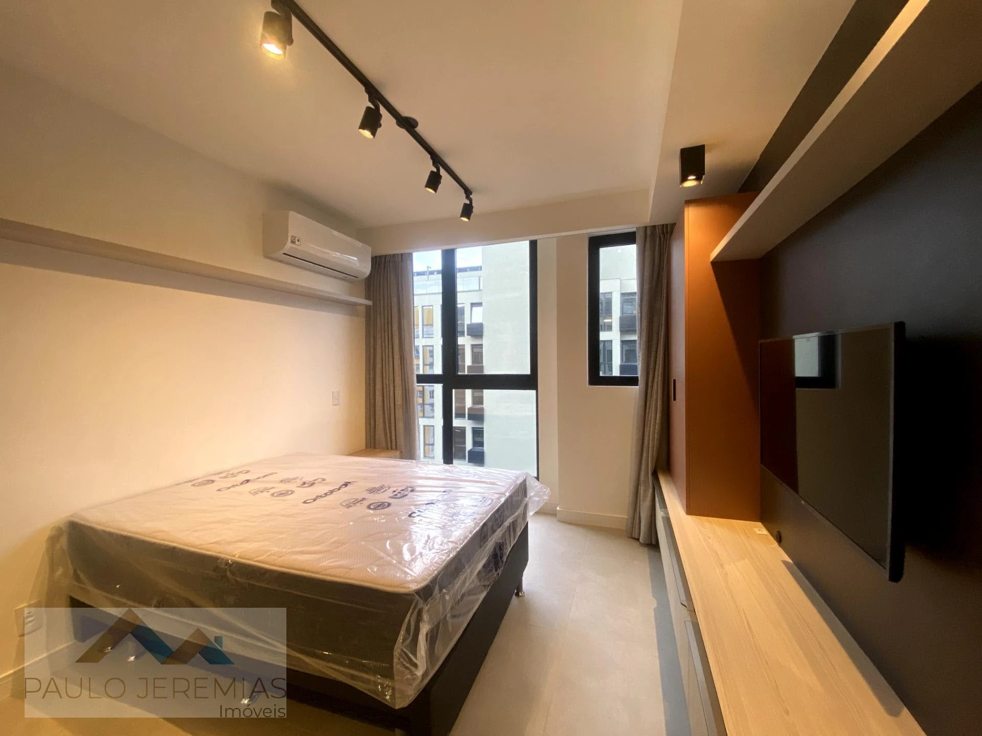 Furnished 31 m² studio with a desk corner on the 8th floor — photo 33