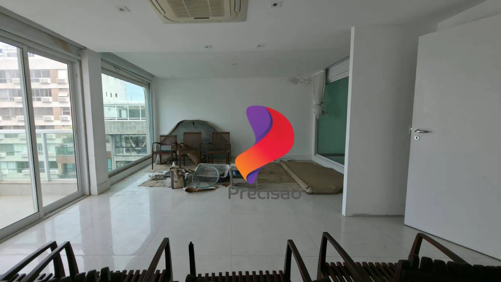 Rental apartment with 3 bedrooms and 5 bathrooms — photo 16