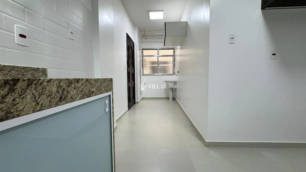 Wood or laminate floors in a 3-bedroom apartment, 80 m² — photo 17
