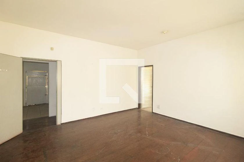 House, 500 m², with wood or laminate floors — photo 26
