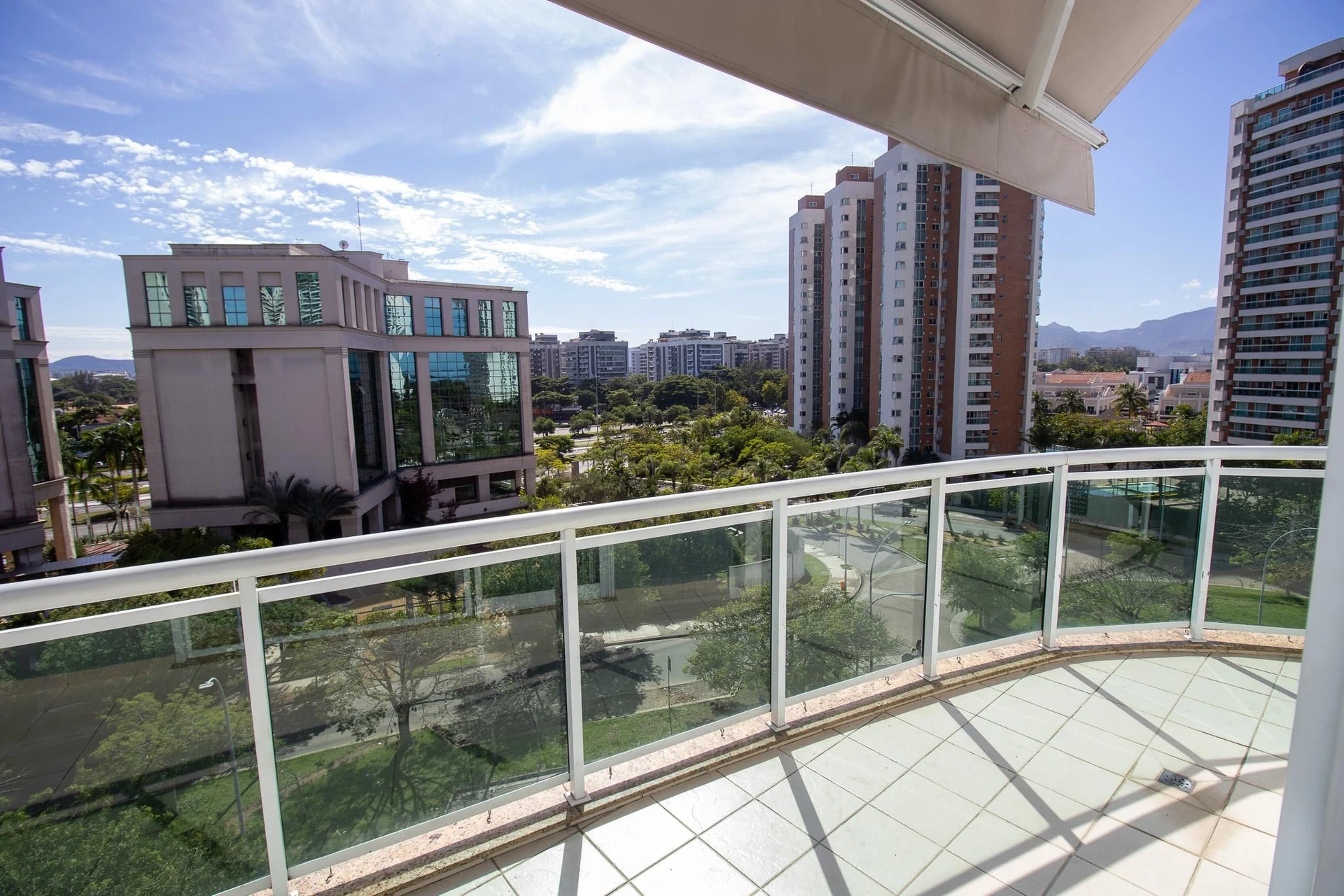 3-bedroom apartment with a glass-enclosed balcony — photo 12