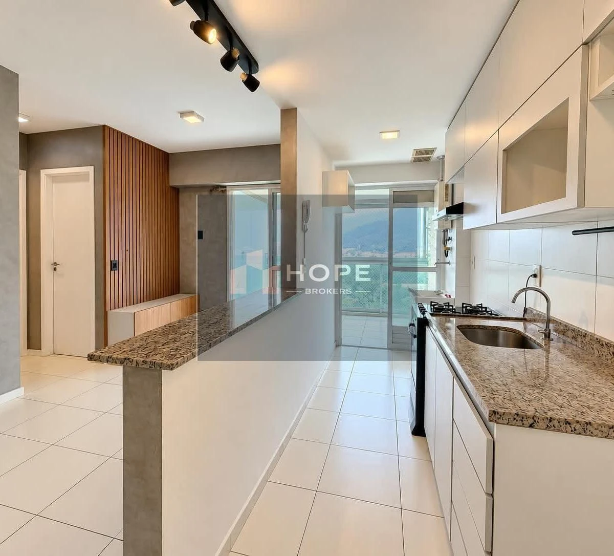 Apartment, 60 m², with a glass-enclosed balcony — photo 2