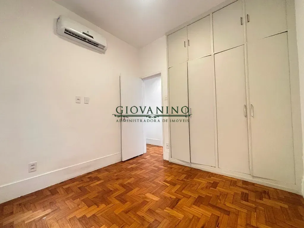 Wood or laminate floors in a 2-bedroom apartment, 91 m² — photo 4