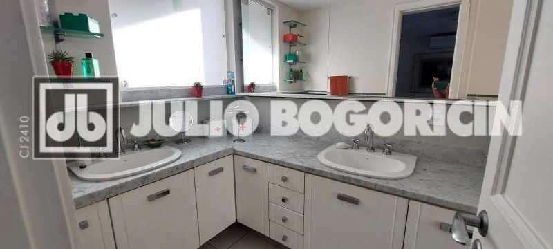 Furnished 324 m² house with 5 bedrooms and 6 bathrooms — photo 23