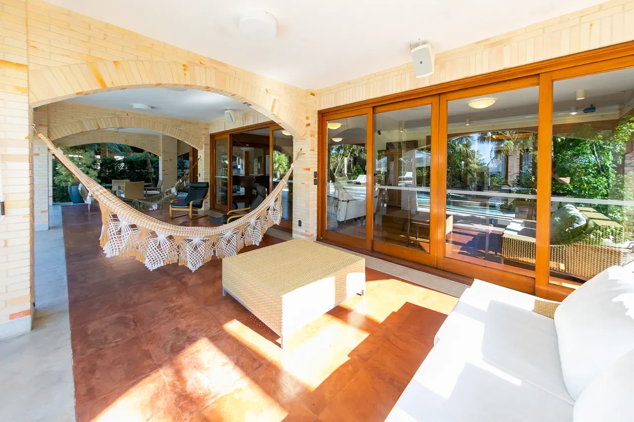 Furnished house, 330 m², with floor-to-ceiling windows — photo 6