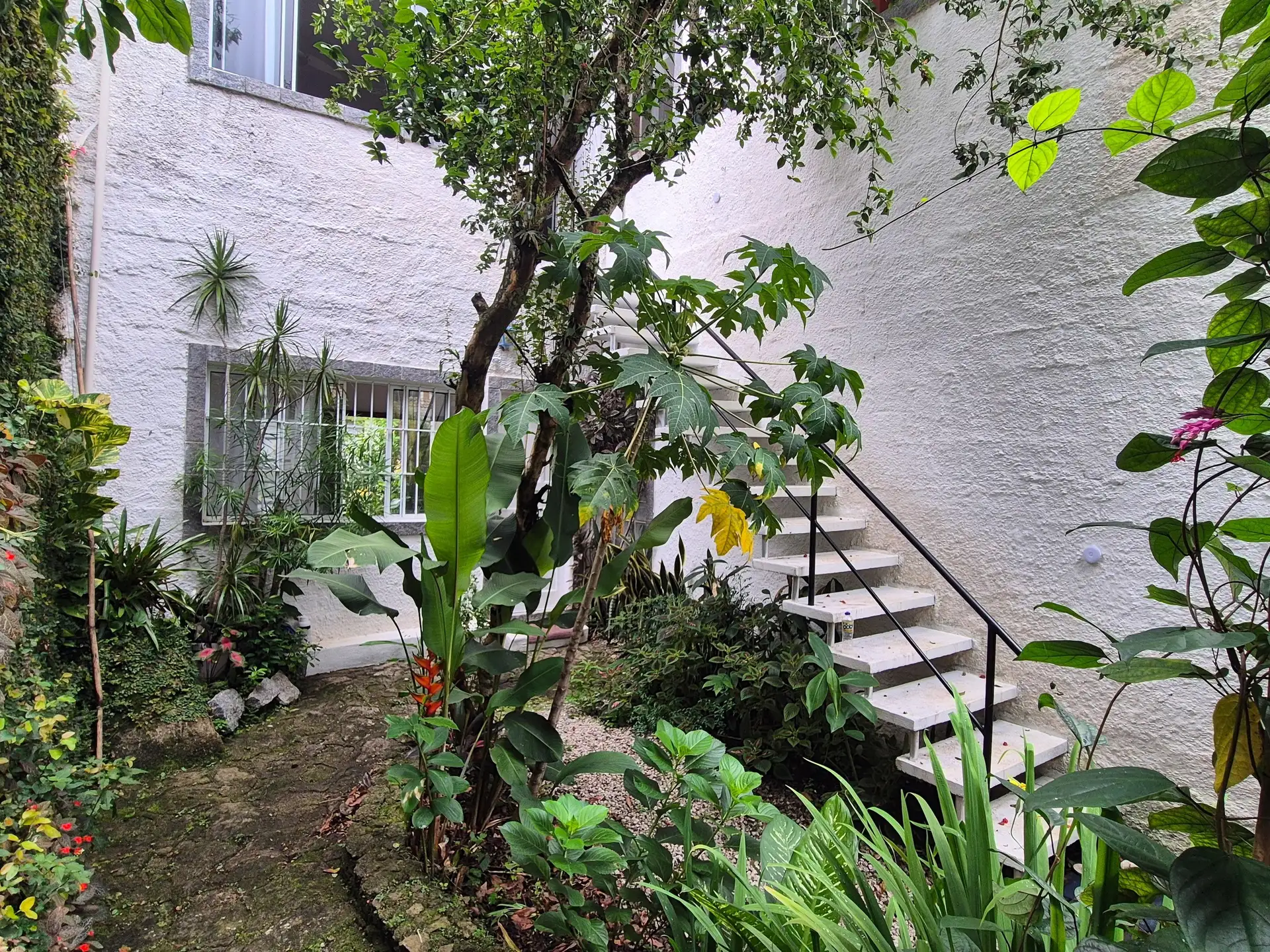 Condominium house to rent with 3 bedrooms and a suite — photo 55