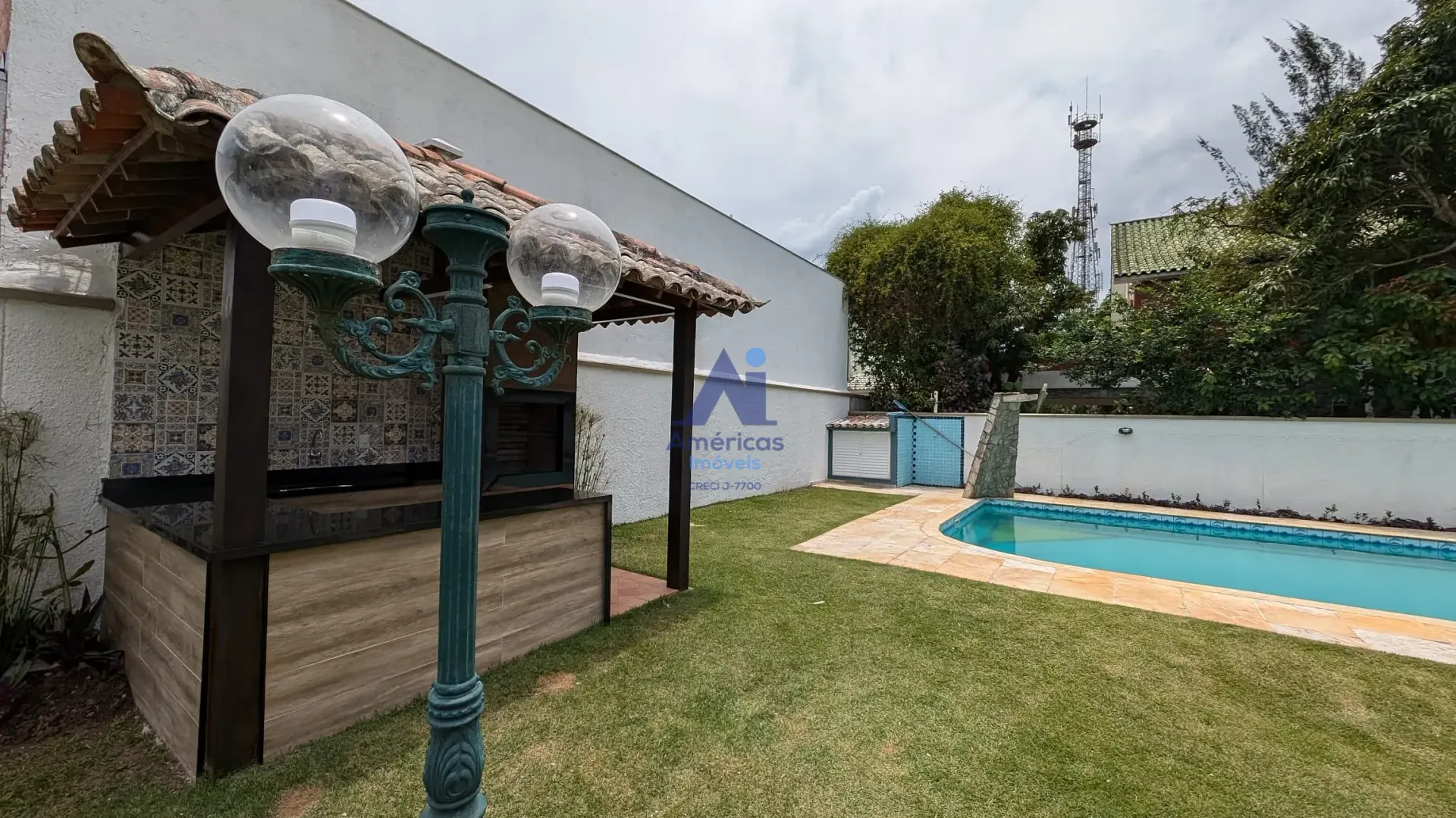 4-bedroom house with a grill on the balcony — photo 11