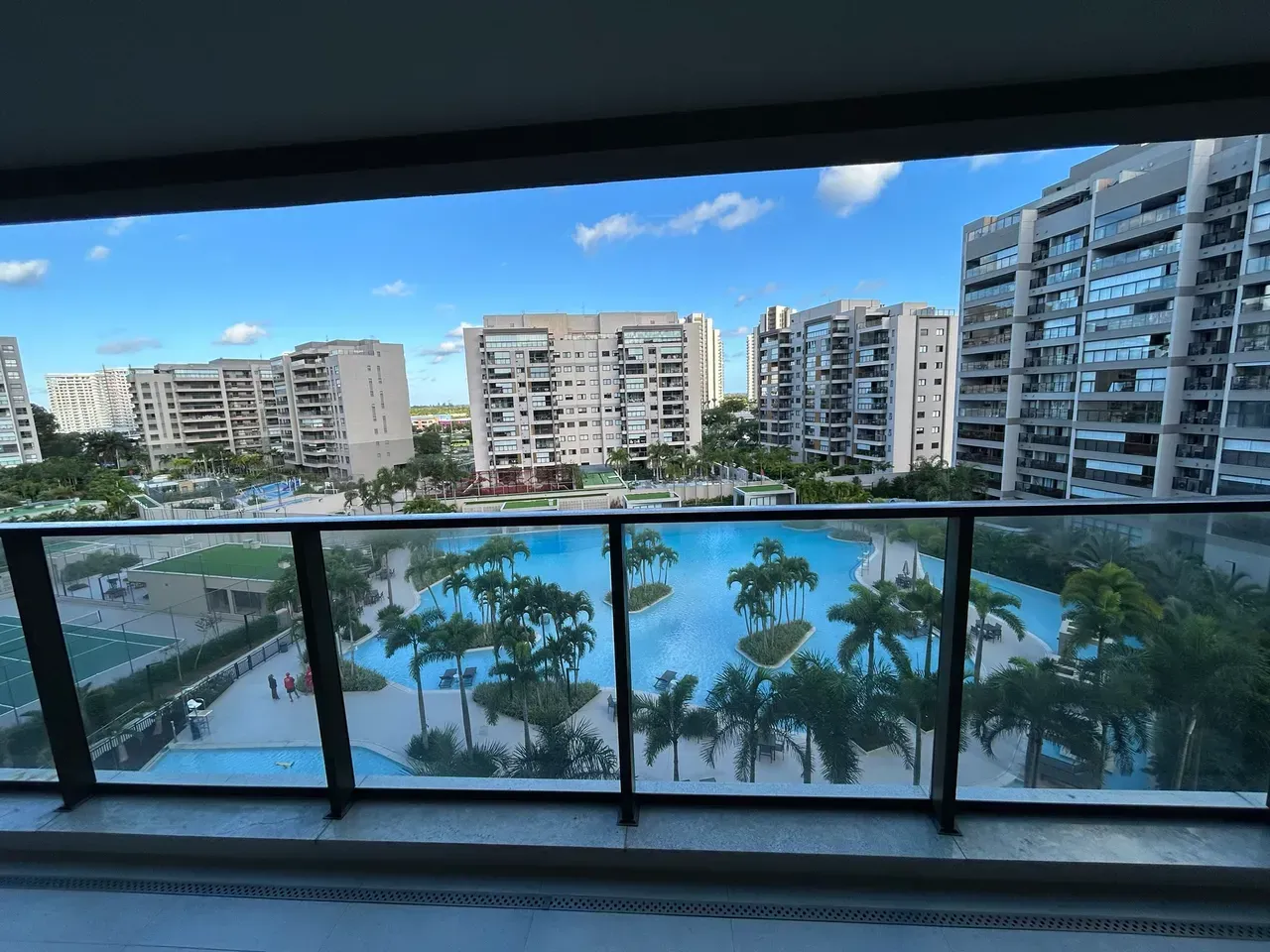 3-bedroom apartment with balcony and open-plan kitchen — photo 18
