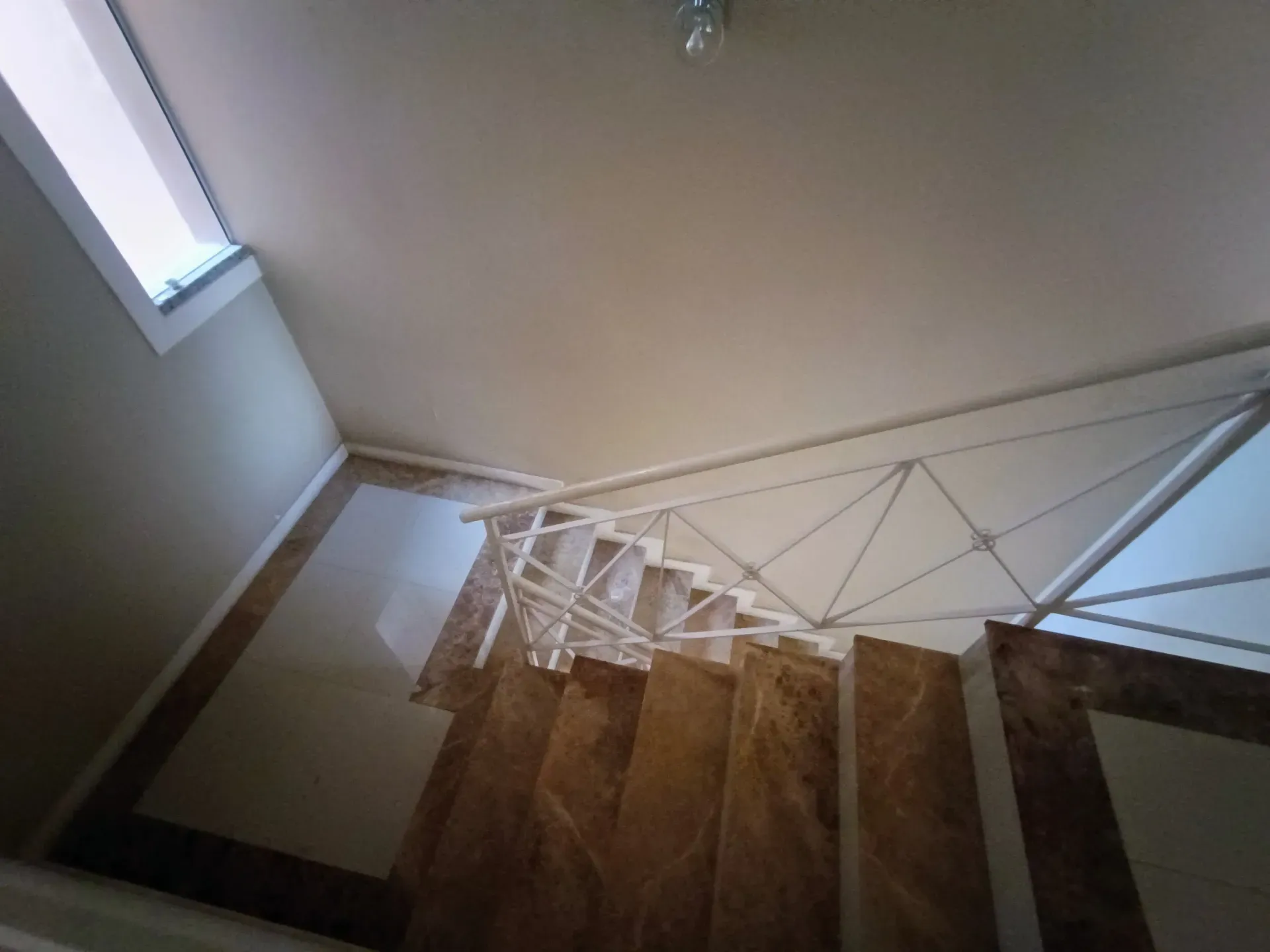 Unfurnished house with 4 bedrooms and 5 bathrooms — photo 16