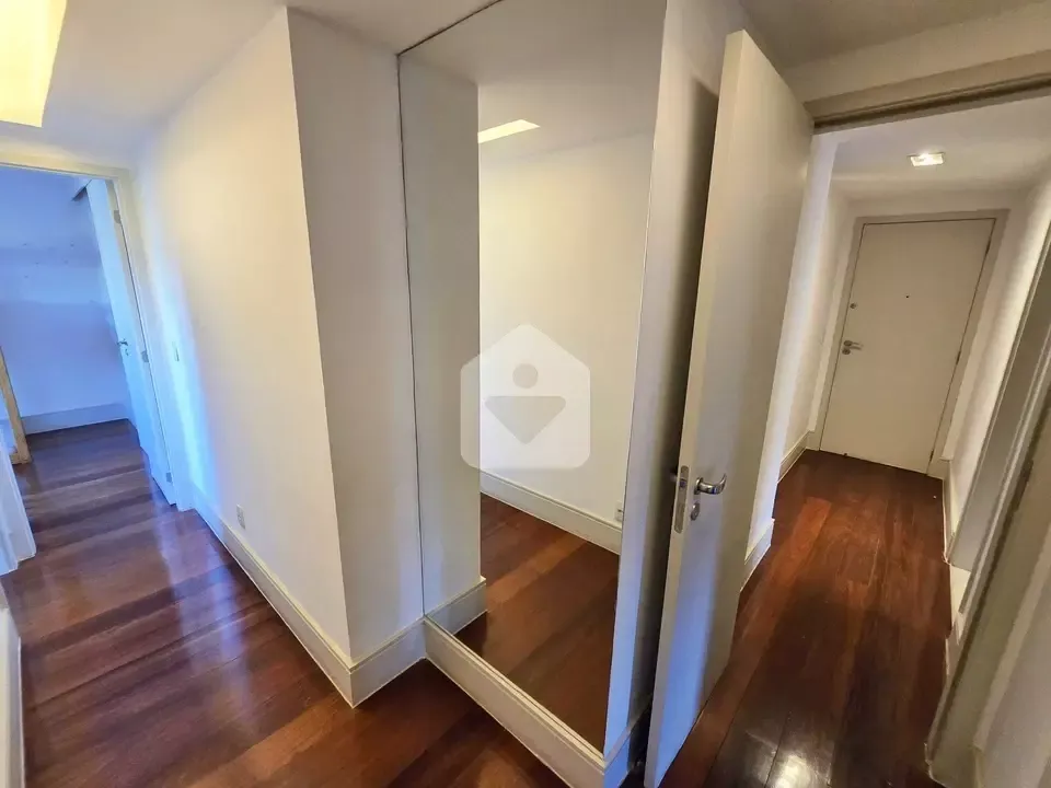 Furnished apartment with 3 bedrooms and 5 bathrooms — photo 23