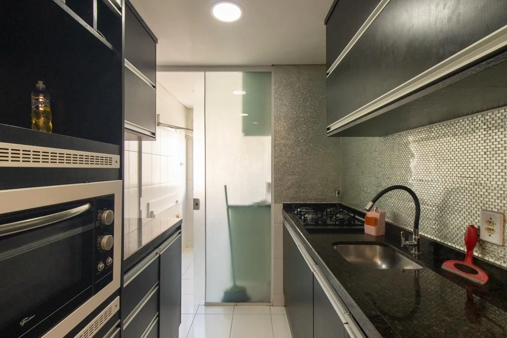 2-bedroom apartment in a building with a gym — photo 6