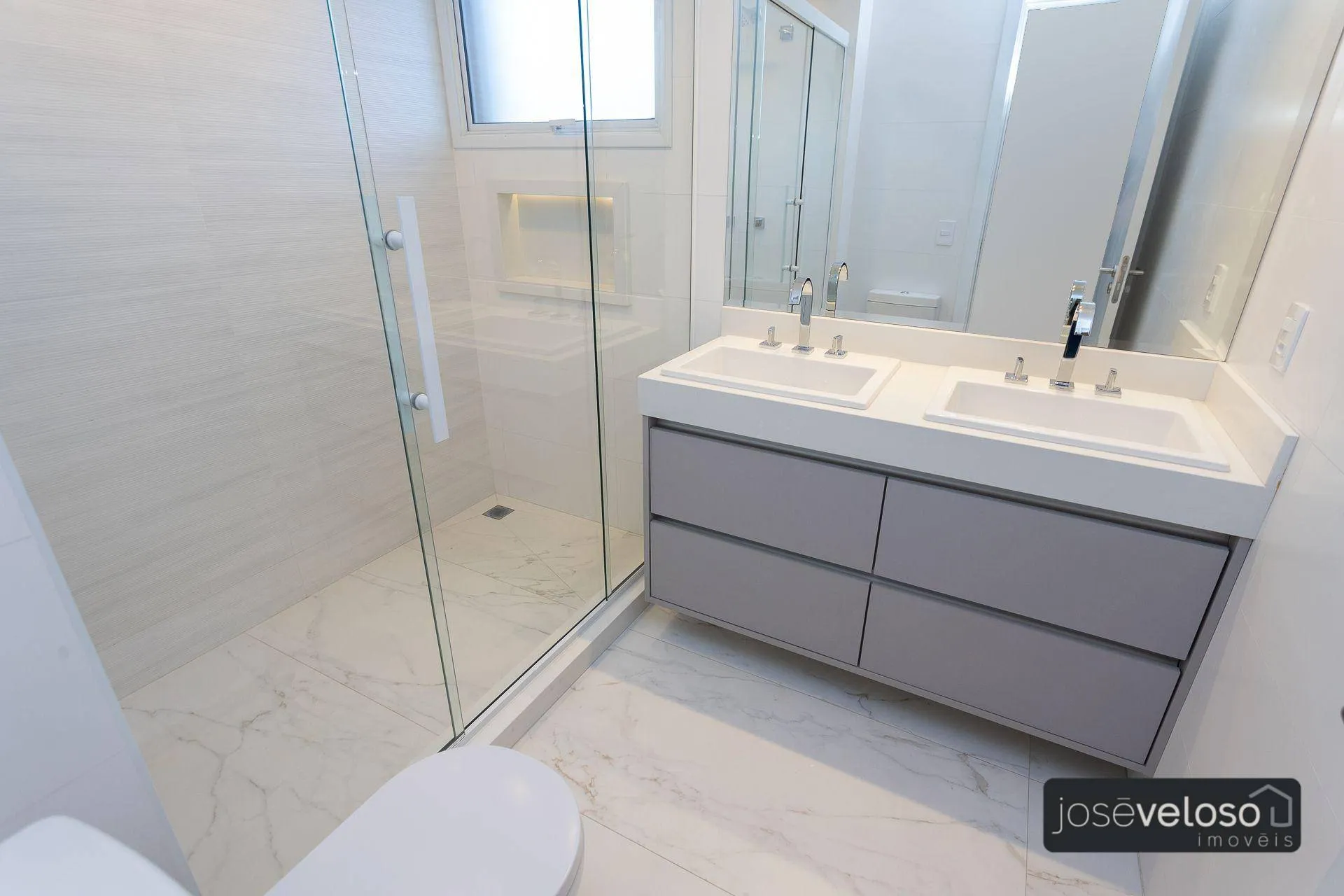 Apartment with open-plan kitchen and 4 bedrooms, 297 m² — photo 39