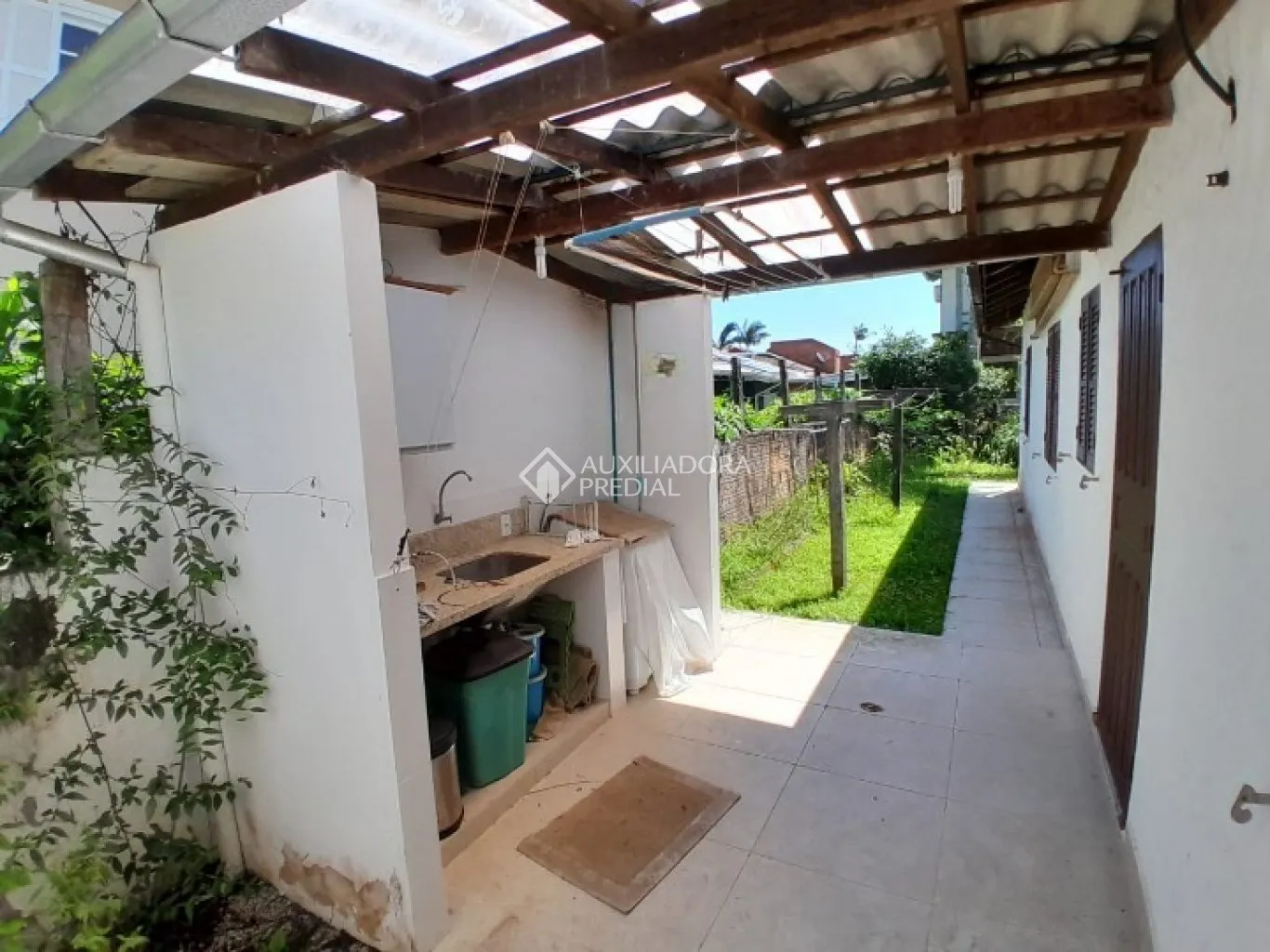 Unfurnished 4-bedroom house with 2 bathrooms and 860 m²