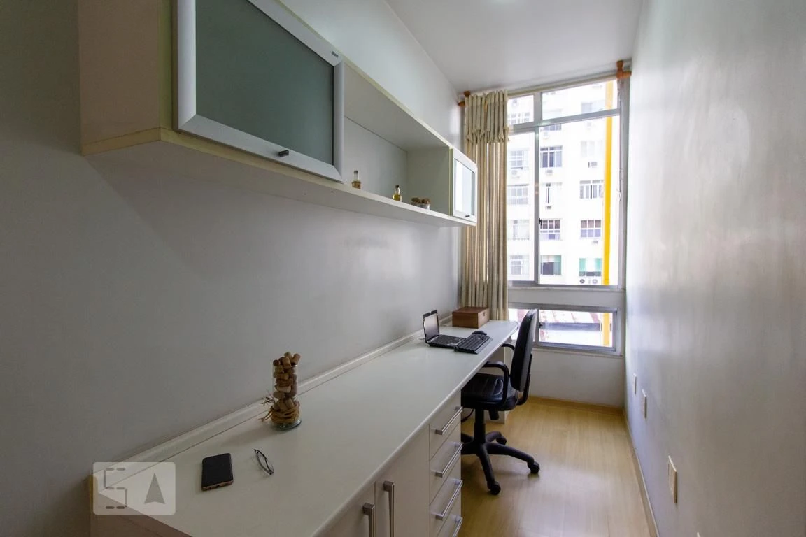Furnished 1-bedroom apartment with a laundry area — photo 23