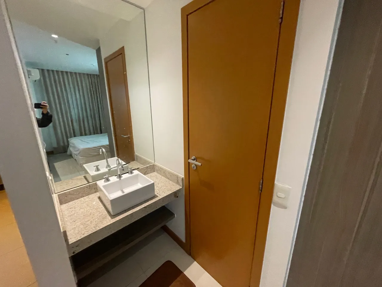 One-bedroom apartment in a building with a gym — photo 13