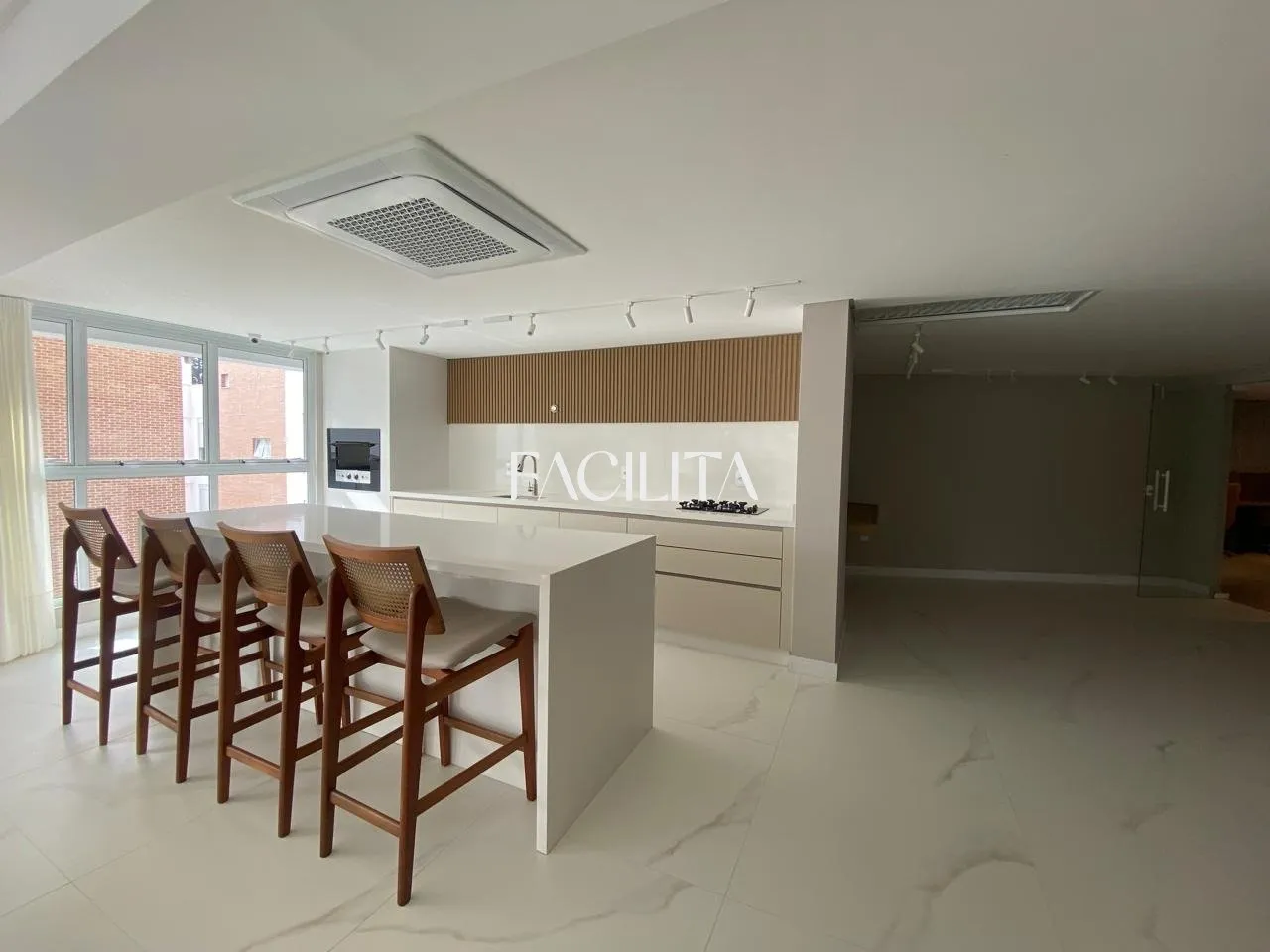 1-bedroom apartment with 3 parking spaces and 120 m² on 4th floor — photo 2