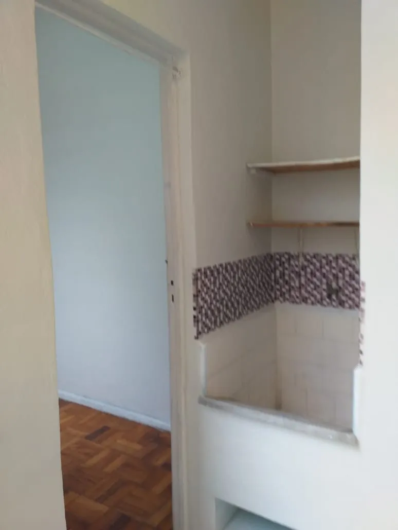 One-bedroom apartment with a mountain view — photo 2