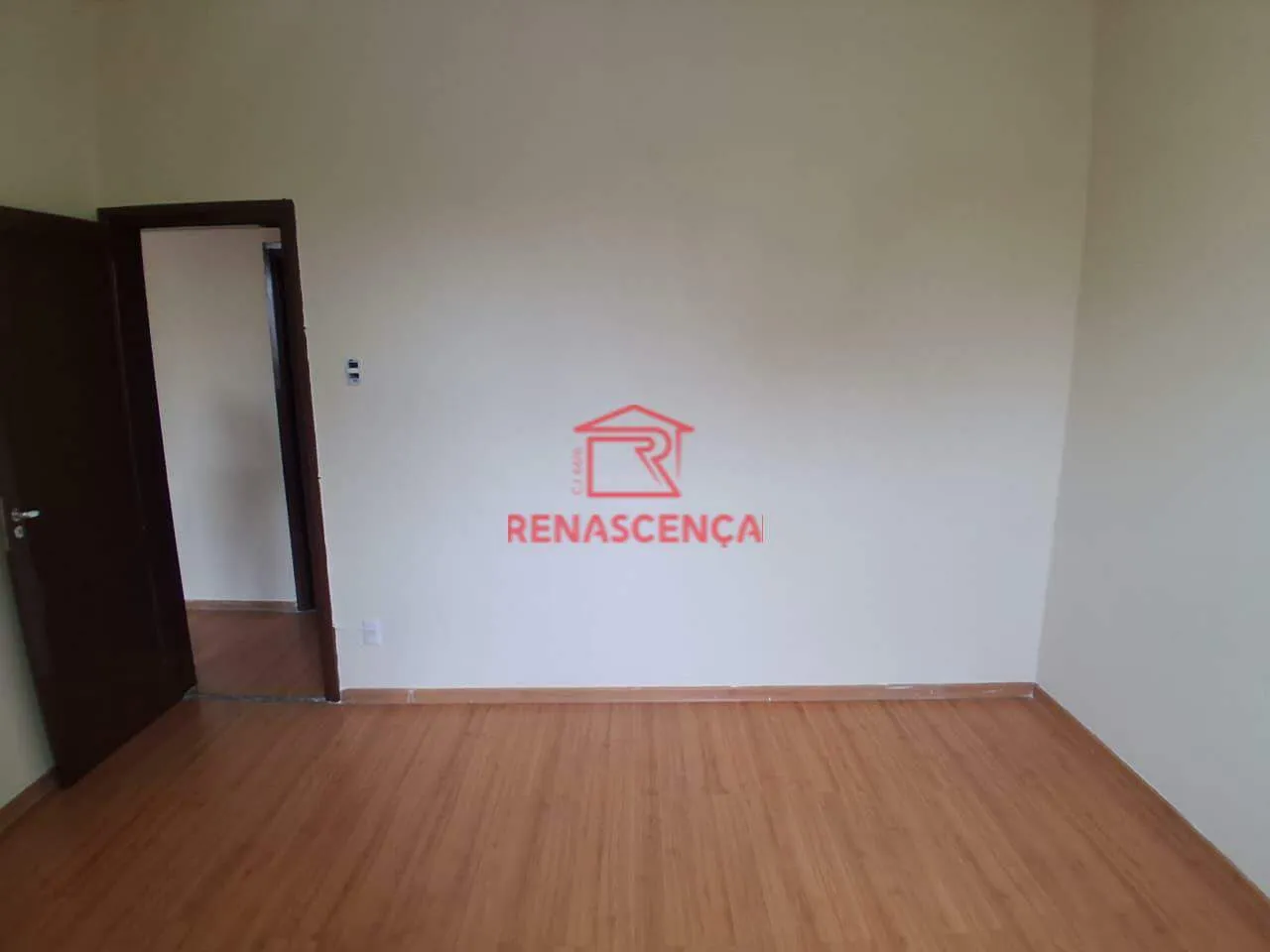House, 200 m², with wood or laminate floors — photo 20