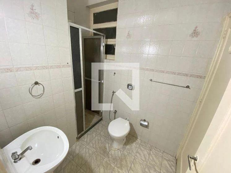 Wood or laminate floors in a one-bedroom apartment, 50 m² — photo 23