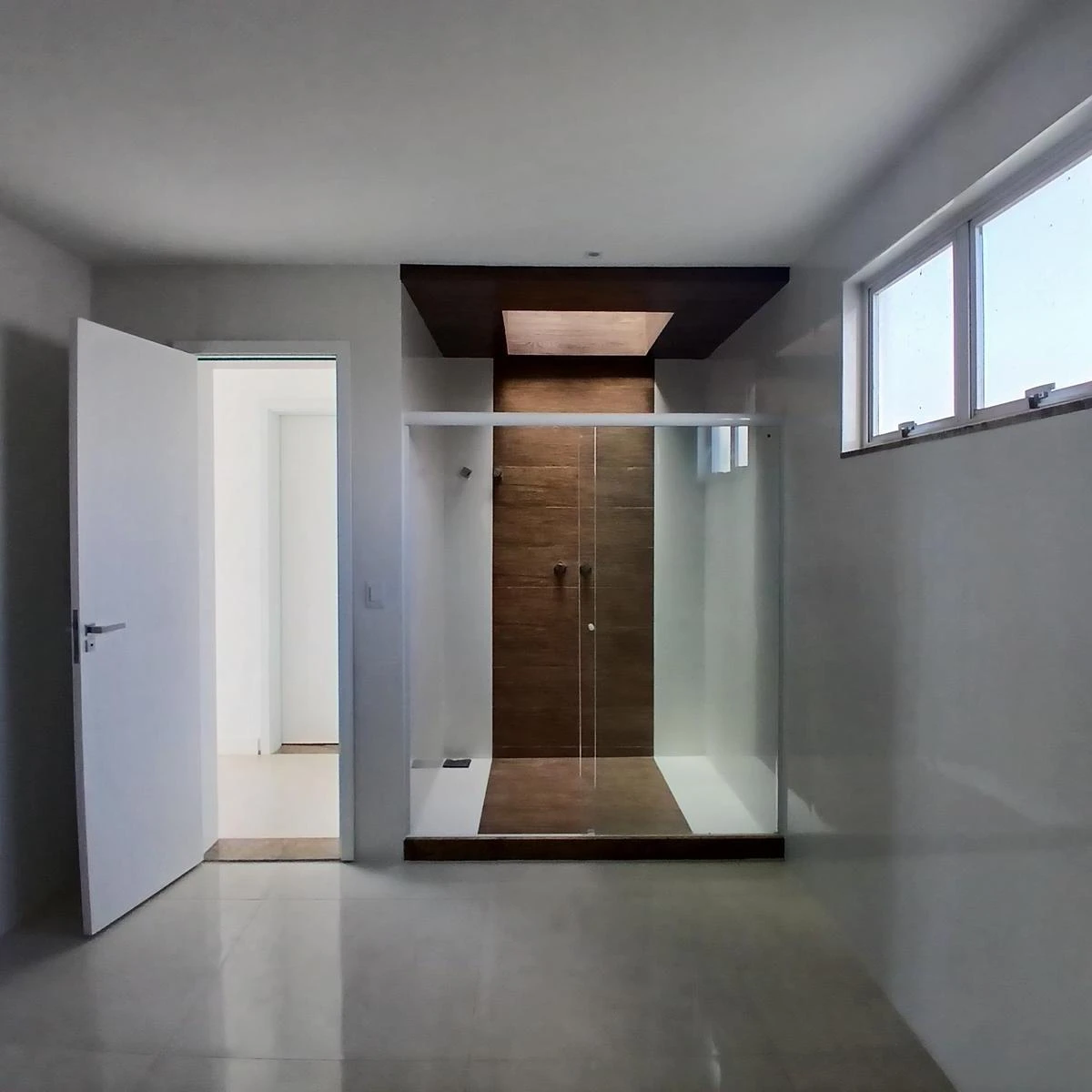 House, 464 m², with floor-to-ceiling windows