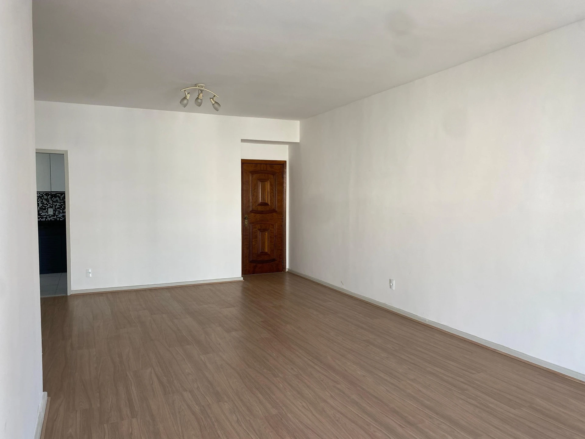 Apartment with 3 bedrooms and built-in wardrobes — photo 21