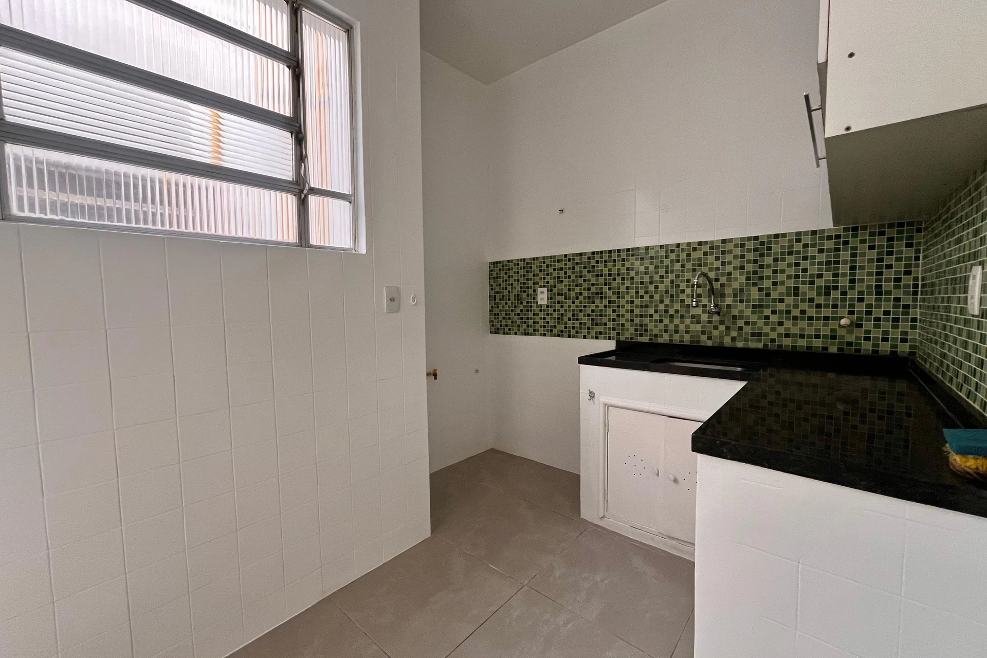 2-bedroom apartment with floor-to-ceiling windows — photo 5