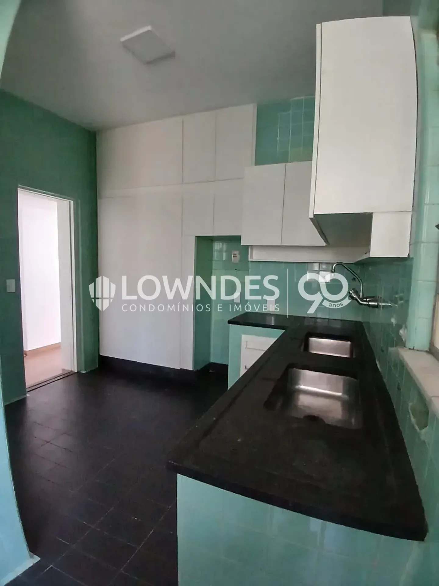 3-bedroom apartment with 1 bathroom and parking space — photo 46