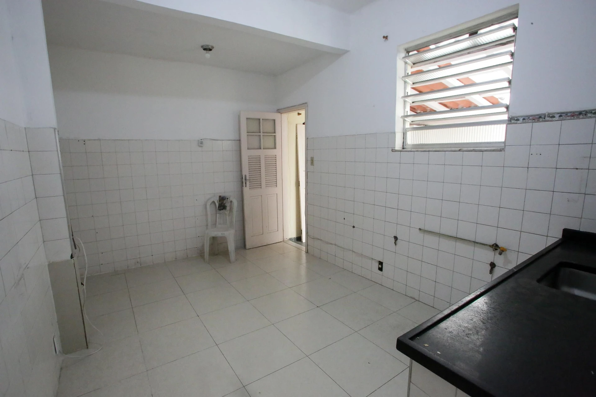 2-bedroom apartment with 2 bathrooms and no parking — photo 14