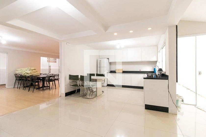 Rental house with 5 bedrooms and 290 m² — photo 2