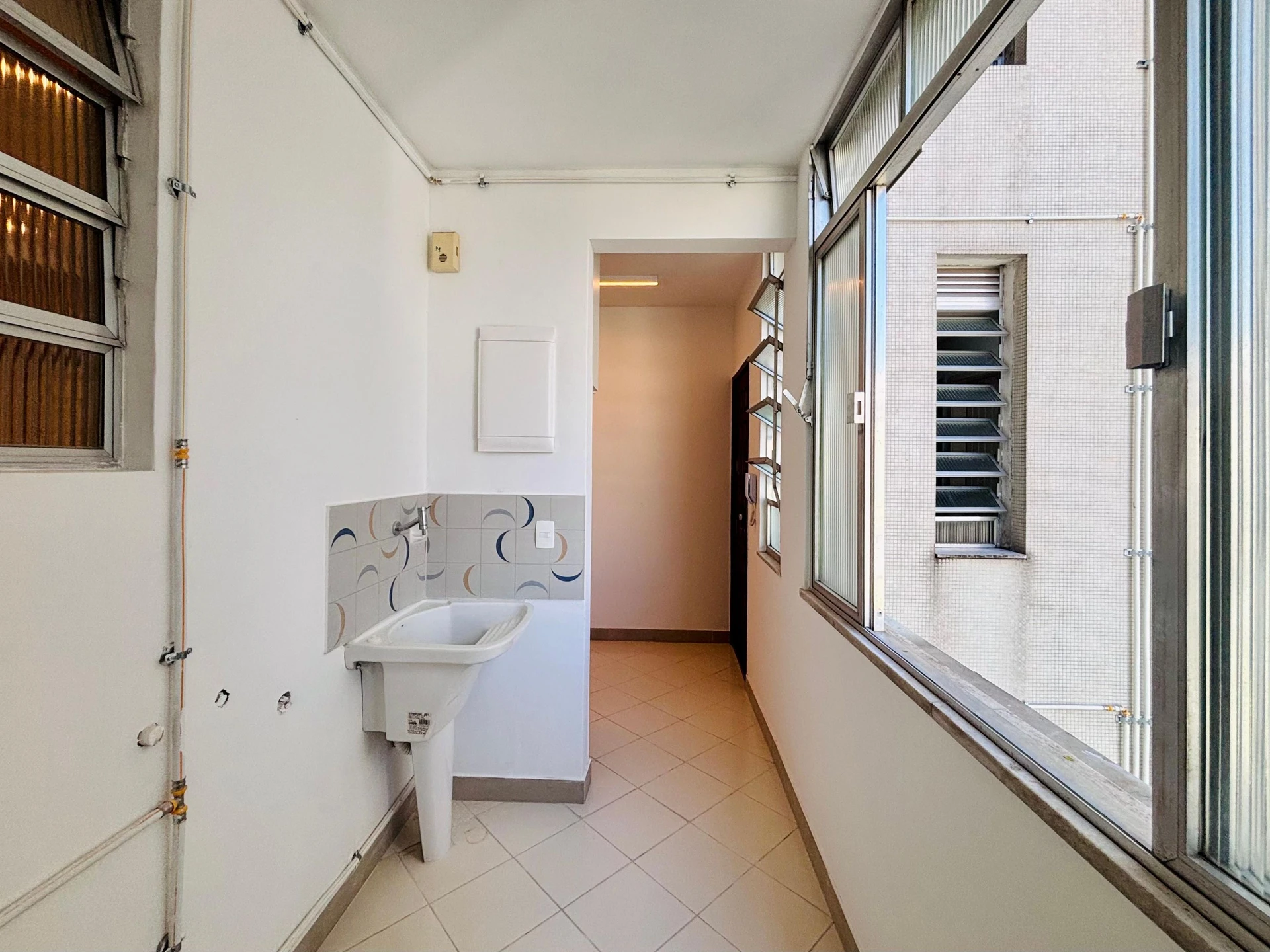 3-bedroom apartment with a mountain view — photo 12