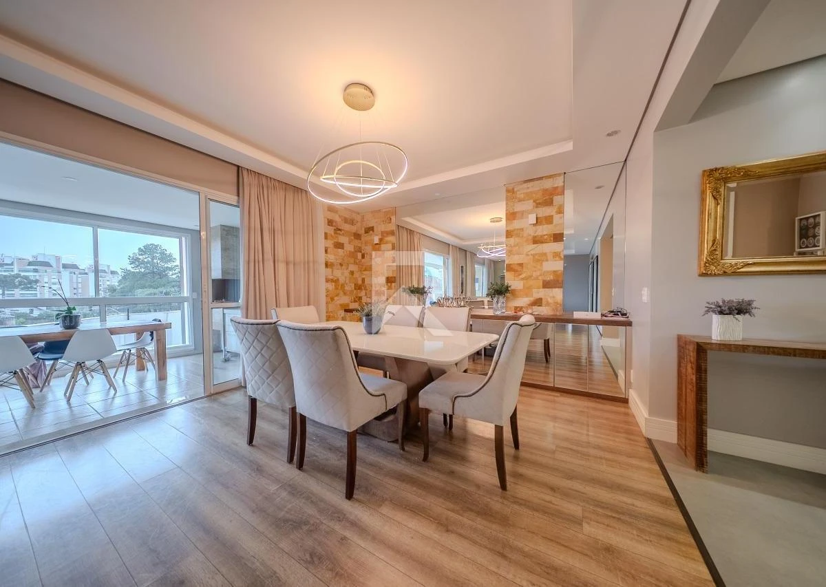 Glass-enclosed balcony in a 3-bedroom apartment, 166 m² — photo 17