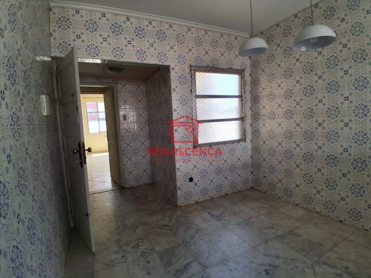 Walk-in closet in a 3-bedroom apartment, 130 m² — photo 5