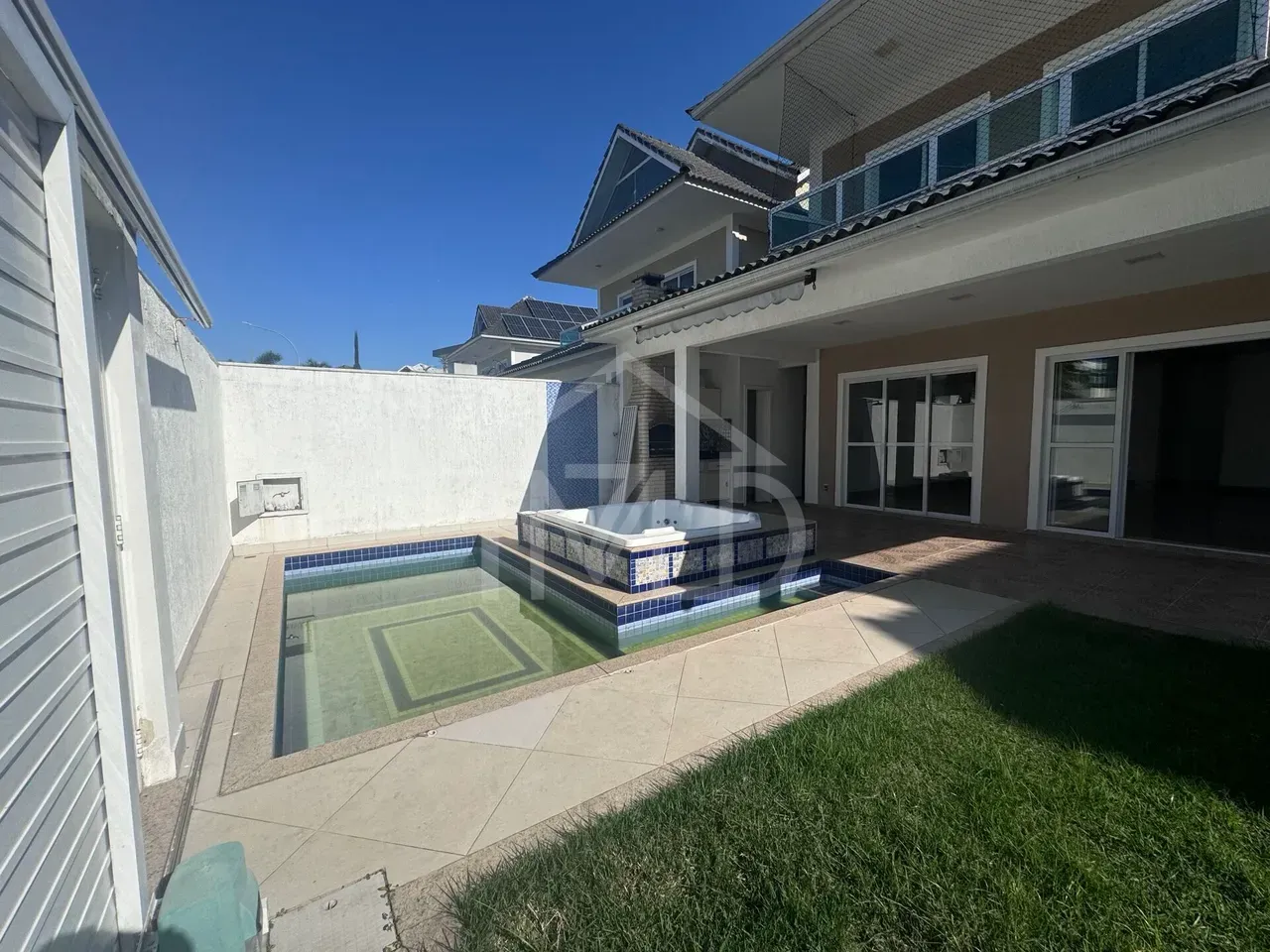 Casa com 4 suítes e 5 banheiros, 320 m² com churrasqueira — photo 10
