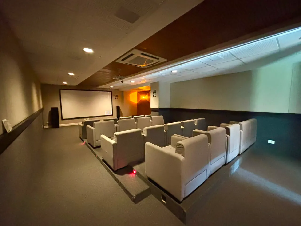 75 m² apartment with 2 bedrooms and a balcony — photo 41