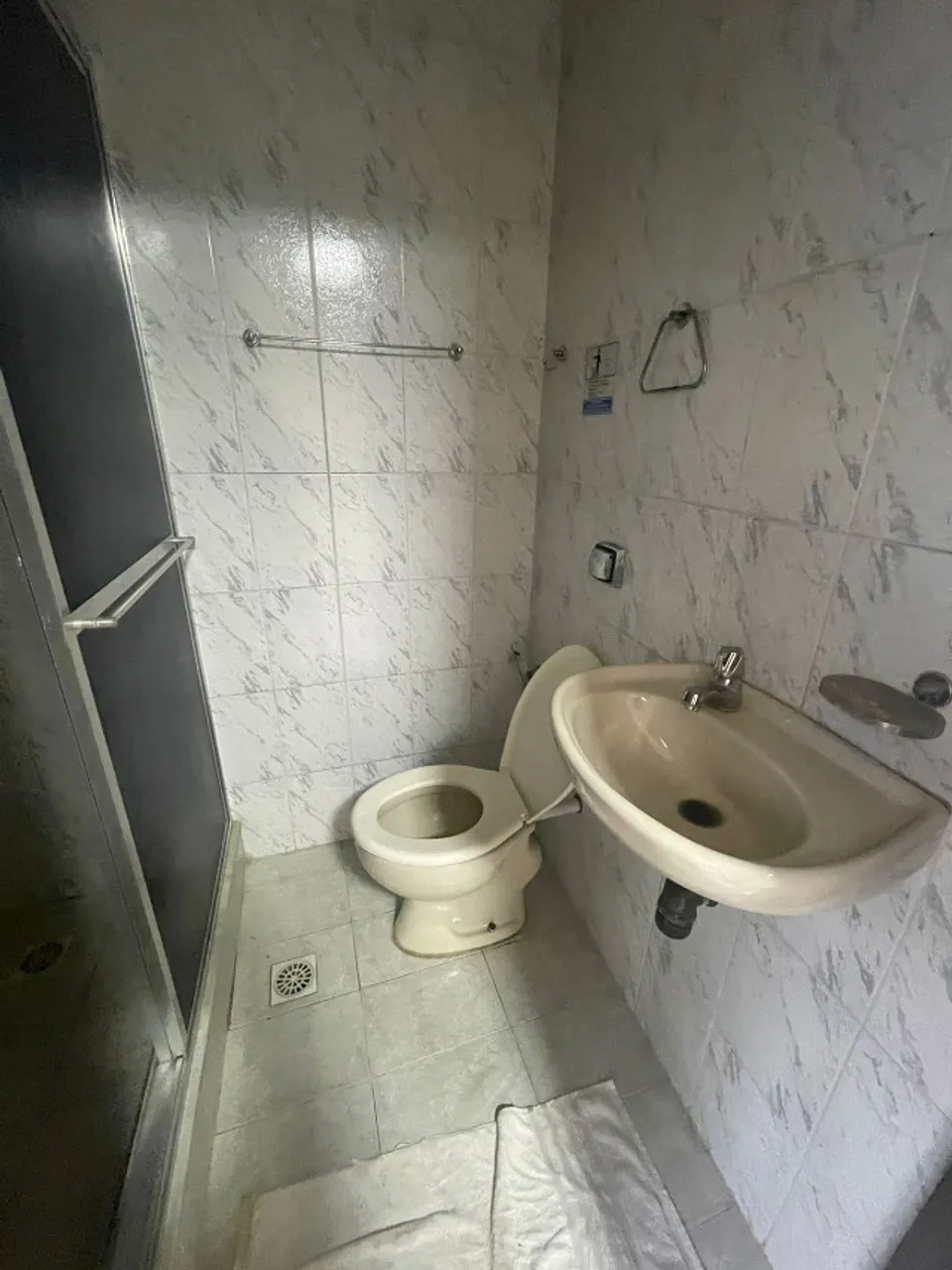Unfurnished apartment with 2 bedrooms and 3 bathrooms — photo 8