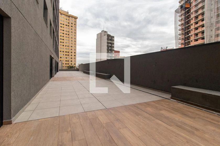 One-bedroom apartment in a building with a gym — photo 3