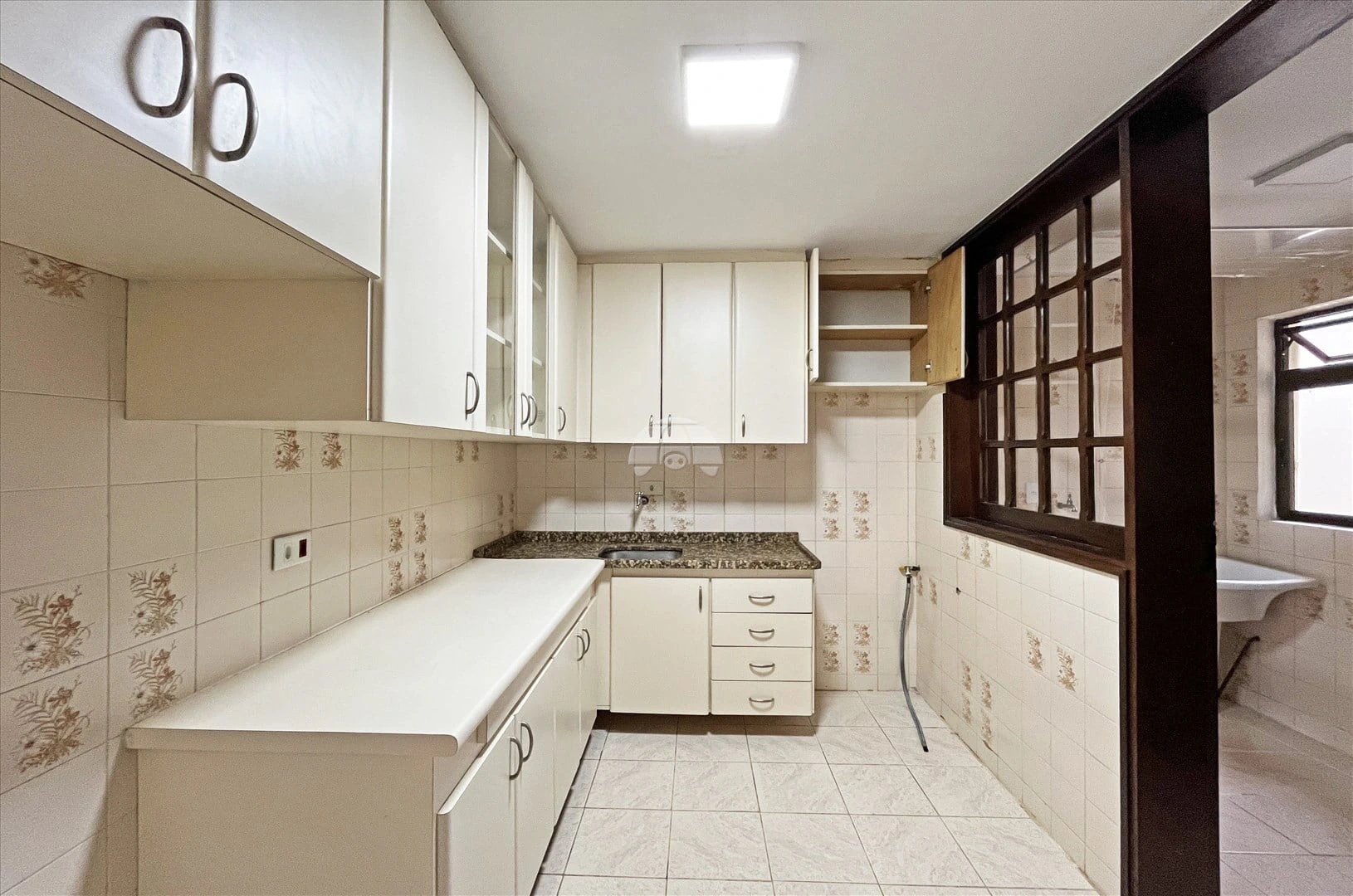 2-bedroom apartment with wood or laminate floors — photo 2