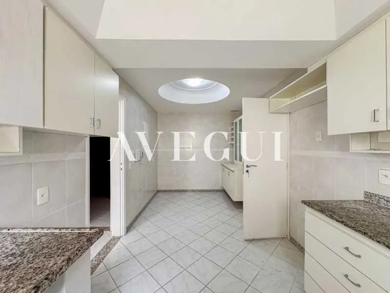 Apartment with 3 bedrooms and 4 bathrooms — photo 26