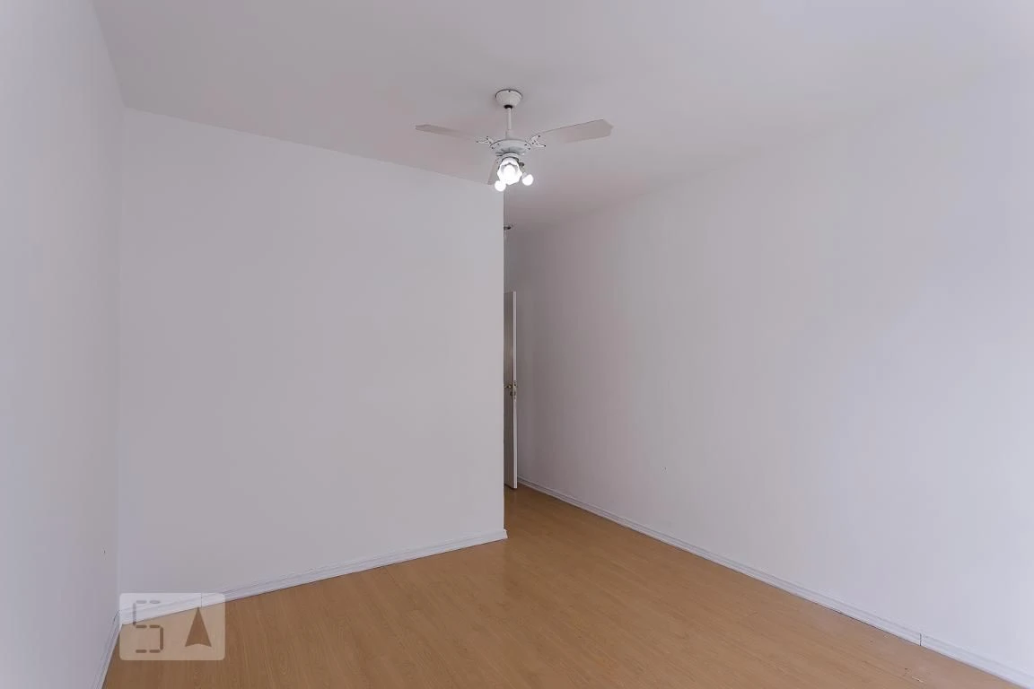 4-bedroom house with a bathtub — photo 11
