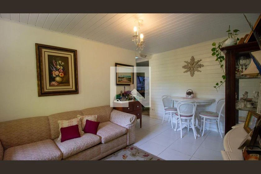 Furnished house with 5 bedrooms and 2100 m²