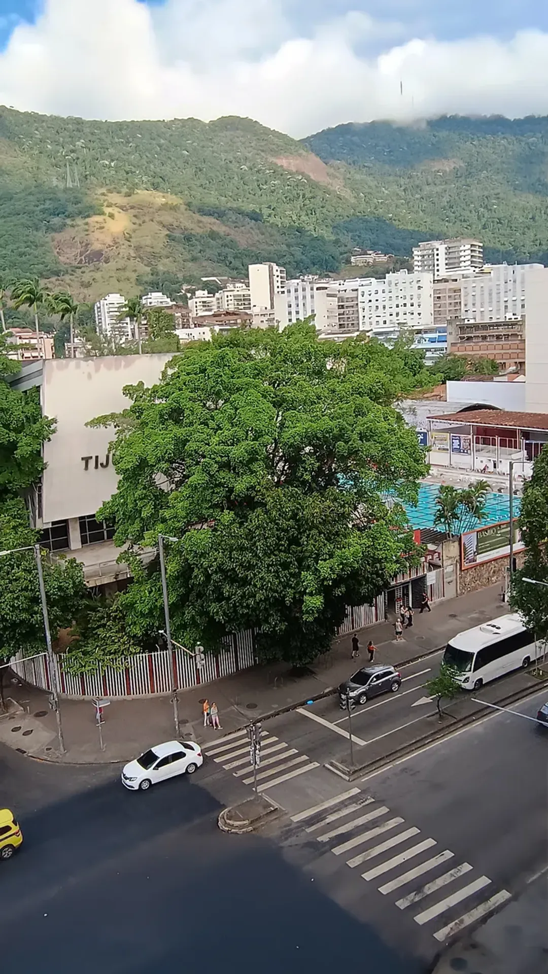 Apartment on the 6th floor with a glass-enclosed balcony — photo 27