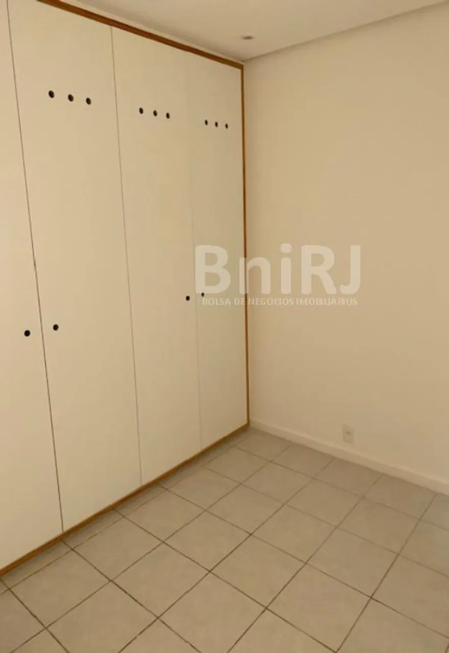 4-bedroom unfurnished apartment with 1 bath and balcony — photo 12