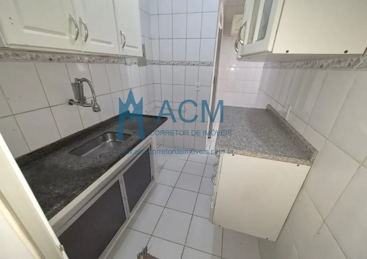 Wood or laminate floors in a one-bedroom apartment, 52 m² — photo 19