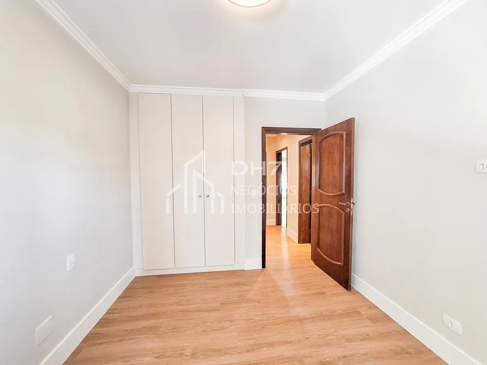 4-bedroom apartment, 2 with their own bathrooms, 199 m² — photo 13