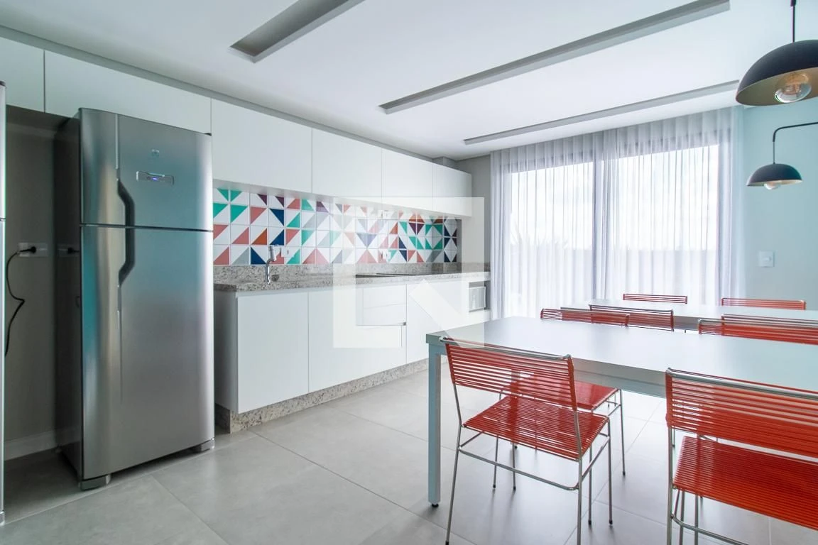 28 m² studio with a washing machine and a home office — photo 18